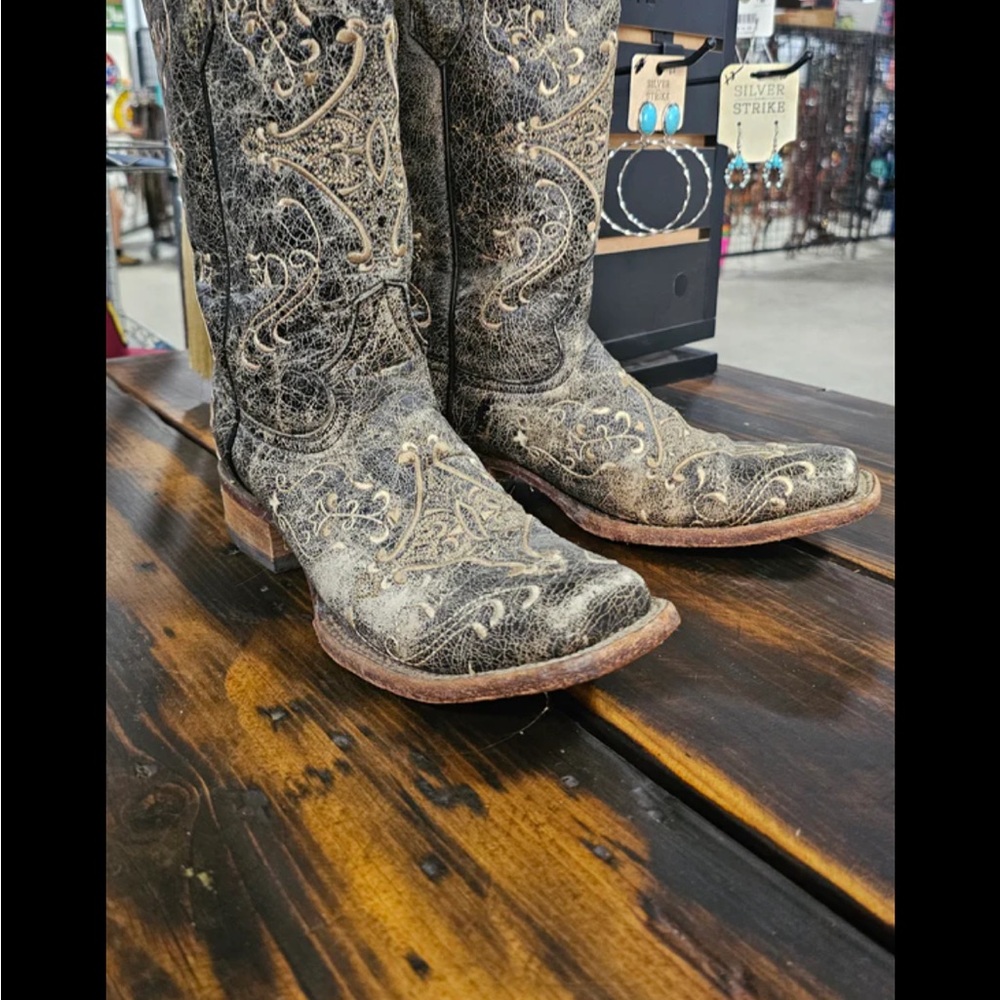 Intricate Black and Tan Western Boots